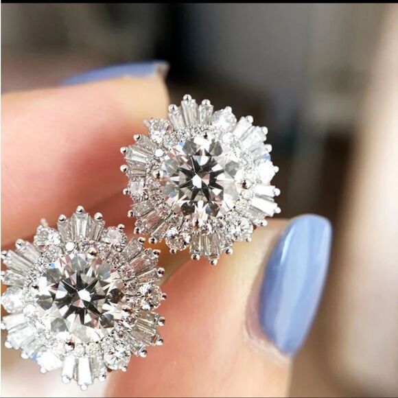 #23 Re-Stocked‼️Large Silver Crystal Stud Earrings - Picture 5 of 10
